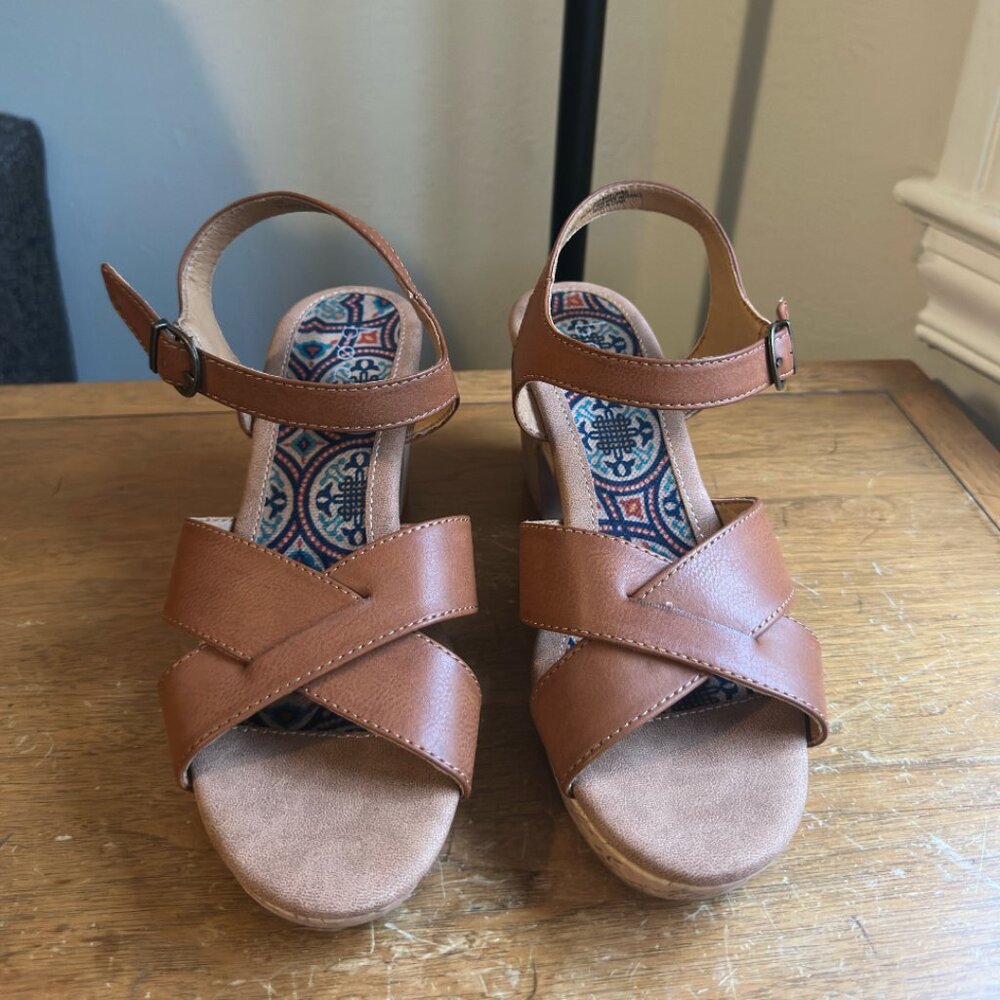 Brand new leather heeled sandals